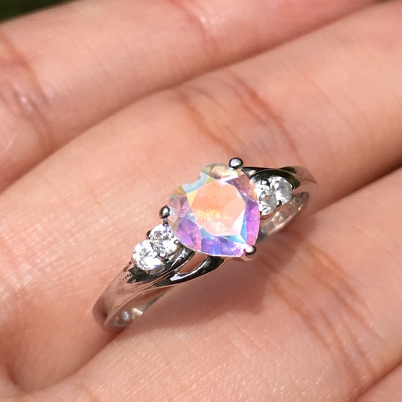 Jewelry - 10k Solid White Gold Aurora Borealis Heart Ring